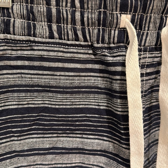 Athleta navy and white shorts with tie and elastic waist EUC - Picture 2 of 4